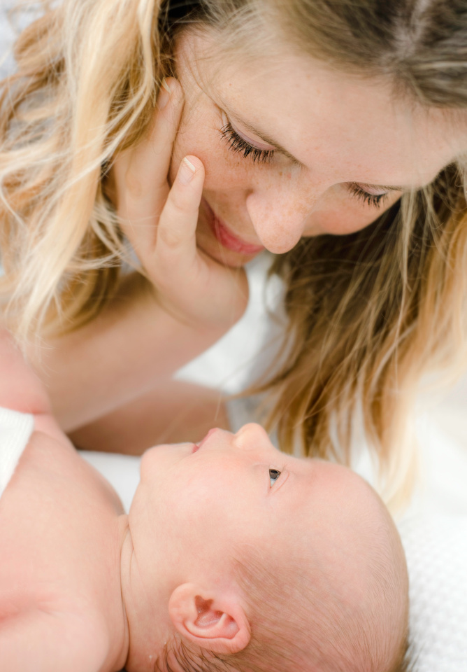 The connection between Mum and newborn baby 
